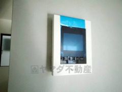 防犯性、セキュリティ対策に安心できるテレビモニター付きインターフォンです。セールスマン対策にもなり安心できます。