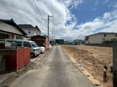 現地（2026年4月20日）撮影。大型車の通行が少なく、騒音や振動が少ないので静かで快適な生活を送れます。