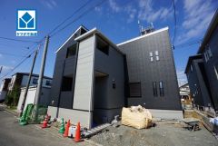 ウォークインクローゼット3箇所確保＾＾アイランドキッチン、リビング階段で家族とのコミュニケーションがとりやすいです＾＾