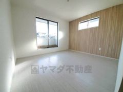 ご夫婦お二人のプライベートシーンを演出する寝室は、大容量のウォークインクローゼット付き。