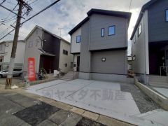 駐車スペースはゆとりある2台分を確保。マイカー用に、お客さま用に、余裕を持ってご利用いただけます。