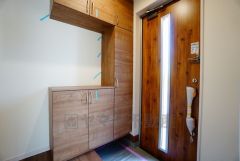 同仕様写真。たっぷり収納できるシューズボックスです。家族全員の靴がきれいに整頓できます。棚の上にお花や写真を飾っても良いですね。