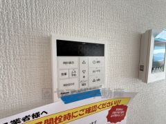 キッチン横からボタンひとつで操作が楽々。