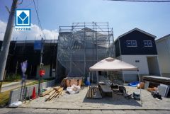 現地（2026年8月3日）撮影。子育てに優しい落ち着いた住環境。10年間の瑕疵保証が付いた安心の新築戸建。最新の設備で気持ちの良い新生活を送りませんか＾＾