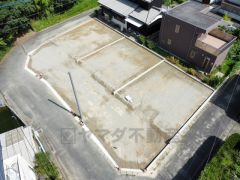 建築条件はありませんのでお好きなハウスメーカーで建築出来ます＾＾50坪以上の敷地に自由な間取りで夢のマイホームを実現して下さい＾＾