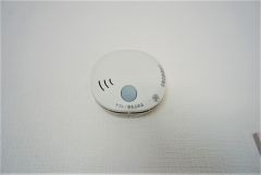 同仕様写真。火災発生をいち早く知らせてくれる火災報知器は標準装備です。