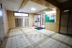 広々としたエントランスが開放感を演出しています。