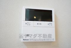 キッチン横からボタンひとつで操作が楽々。