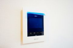 防犯性、セキュリティ対策に安心できるテレビモニター付きインターフォンです。セールスマン対策にもなり安心できます。