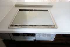 汚れてもサッとふける、お手入れのしやすいIHクッキングヒーター。オール電化なので経済的です。