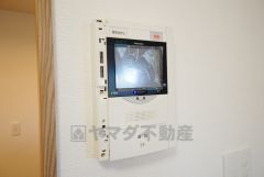 防犯性、セキュリティ対策に安心できるテレビモニター付きインターフォンです。セールスマン対策にもなり安心できます。