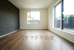 ご夫婦お二人のプライベートシーンを演出する寝室は、大容量のウォークインクローゼット付き。