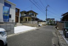 住人以外の車の進入も少なく、小さなお子様を持つご家庭にも安心です＾＾