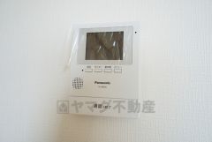 防犯性、セキュリティ対策に安心できるテレビモニター付きインターフォンです。セールスマン対策にもなり安心できます。