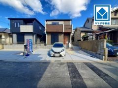 白東小学校徒歩9分＾＾国道三号線まで車で3分（800ｍ）で、お出かけにも便利。快適でゆとりのある生活空間で新生活を始めましょう^^