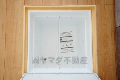 キッチンにある床下収納は、居住スペースを減らさずに買い置きの調味料や非常食などを保管することができます。