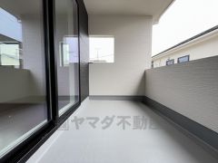 インナーバルコニーは急な雨から洗濯物を守りやすく、眩しすぎる日差しも和らげます。