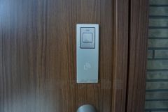 万が一落としてしまっても町の鍵屋さんなどでは簡単に合鍵を作ることができないので、防犯性が高く安心です。