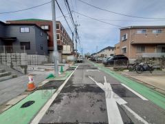 大型車の通行が少なく、騒音や振動が少ないので静かで快適な生活を送れます。