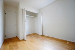 同仕様写真。机やベッドを置いても広々とした空間です＾＾子供部屋としての利用もおすすめ。