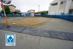 現地（2025年6月3日）撮影。車通りが少なく、安心してお子様とお散歩できる閑静な住宅地。お気に入りの家具とインテリアで素敵な部屋を作りましょう。