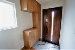 同仕様写真。ご家族の靴をスッキリと片付けられるシューズボックス付きの玄関です＾＾スッキリと片付いた玄関は気持ちがいいです。