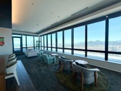 スカイラウンジでゆったりした時間をお過ごしいただけます＾＾