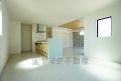 家族が集まる開放的なリビング。思い思いの時間を過ごしたり、家族みんなで食事をしたり、素敵な団らんの場になりますね＾＾