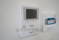 防犯性、セキュリティ対策に安心できるテレビモニター付きインターフォンです。セールスマン対策にもなり安心できます。
