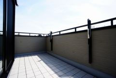 同仕様写真。バルコニーは日当たり良好です。お洗濯物も気持ちよく干せそうです。日光浴をしたり、星を眺めたりも良いですね^^