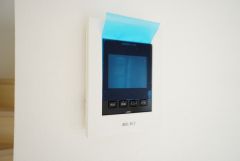 防犯性、セキュリティ対策に安心できるテレビモニター付きインターフォンです。セールスマン対策にもなり安心できます。