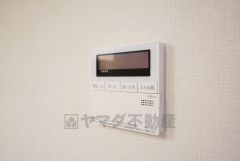 キッチン横からボタンひとつで操作が楽々。