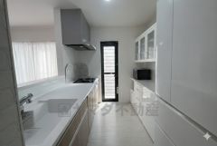 対面式カウンターキッチンからはお子様の様子が見守れます。ダイニングへの配膳や調理の時便利なカウンター付き。