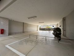 大切な自転車を守れるよう屋根付きの自転車置き場になっております。