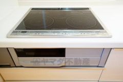 汚れてもサッとふける、お手入れのしやすいIHクッキングヒーター。オール電化なので経済的です。