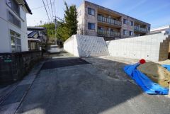 現地（2026年2月26日）撮影。大型車の通行が少なく、騒音や振動が少ないので静かで快適な生活を送れます。落ち着いた住宅地内で快適な生活を実現してみませんか。