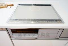 汚れてもサッとふける、お手入れのしやすいIHクッキングヒーター。オール電化なので経済的です。