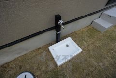 お車の洗車や外壁のお掃除をする際に便利な外水栓。