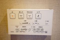 温水、暖房、ウォシュレット付の高機能トイレです。