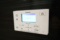 湯量・湯温の設定、そして保温までワンタッチのフルオートバス。便利な追い炊き機能付きです。