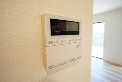 おいだき機能つきなのでお風呂に入る時間が異なるご家庭には嬉しいですね。ボタン一つで快適で便利な生活が＾＾