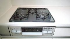 複数の調理を一度に行うことができる3口コンロ。効率よくお料理が出来ます。毎日のお料理も楽しくなりますね＾＾