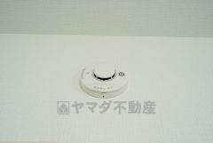 火災発生をいち早く知らせてくれる火災報知器は標準装備です。
