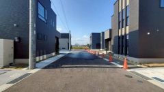 住人以外の車の進入も少なく、小さなお子様を持つご家庭にも安心です。