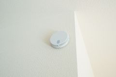 火災発生をいち早く知らせてくれる火災報知器は標準装備です。
