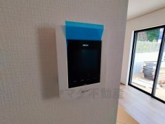 防犯性、セキュリティ対策に安心できるテレビモニター付きインターフォンです。セールスマン対策にもなり安心できます。