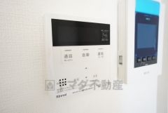 キッチン横からボタンひとつで操作が楽々。