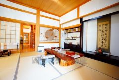 客間として活用できる和室は、生活感の出やすいリビングを通らず案内出来ます。窓からは庭園が望めます＾＾