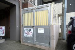 しっかりと扉の閉まるゴミ置き場。ゴミが散らかる心配もありません。