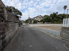 現地（2025年11月17日）撮影。大型車の通行が少なく、騒音や振動が少ないので静かで快適な生活を送れます。